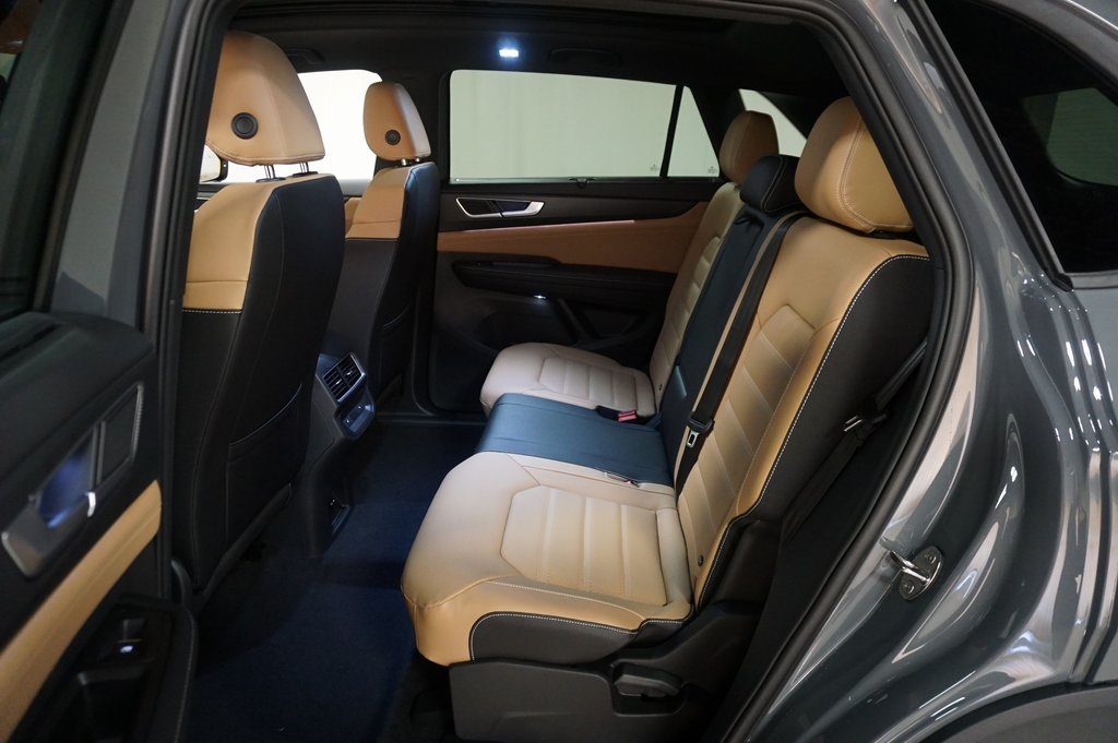 2026 Volkswagen Atlas Cross Sport SEL R-Line photo 11