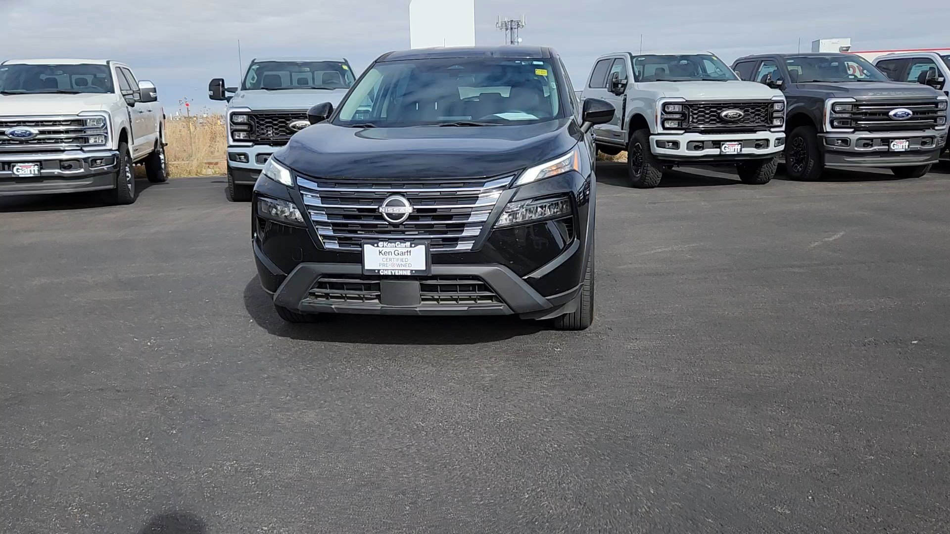 2024 Nissan Rogue SV photo 3