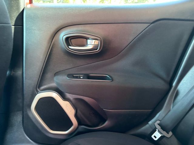 2016 Jeep Renegade Sport photo 15