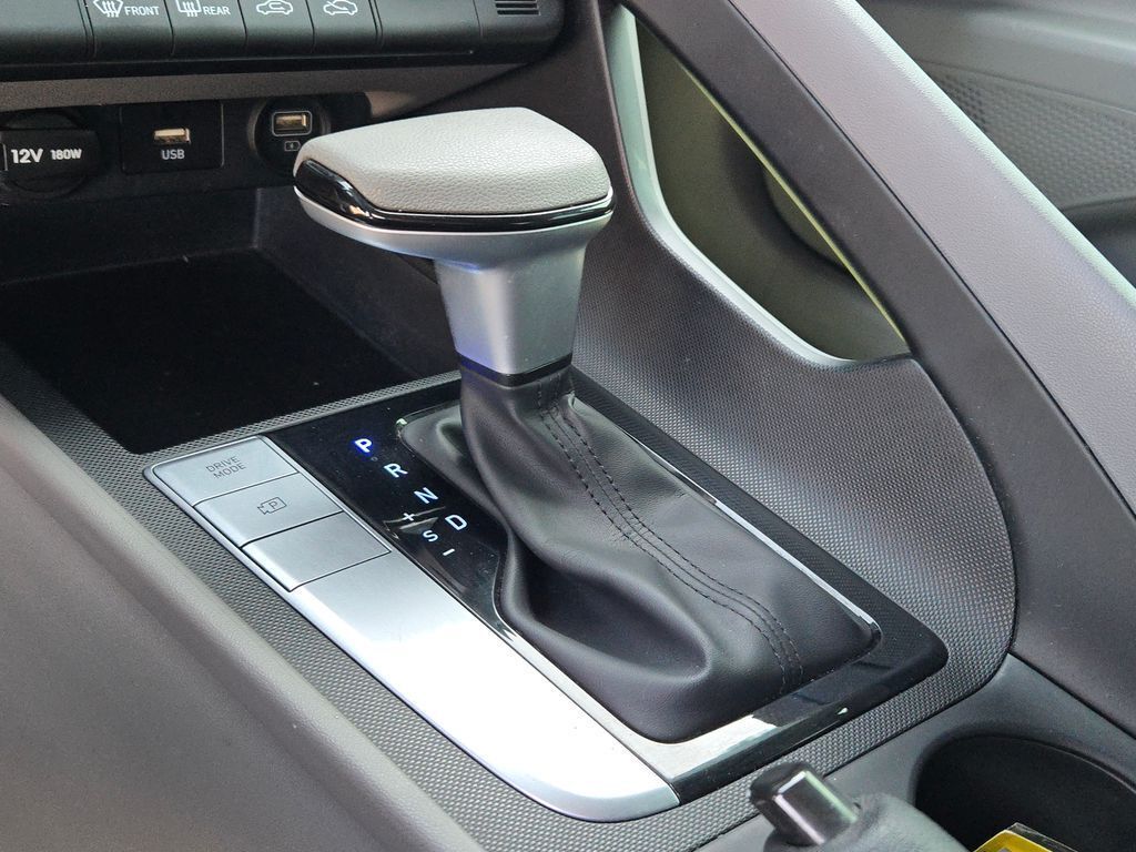 2023 Hyundai Elantra SEL photo 19