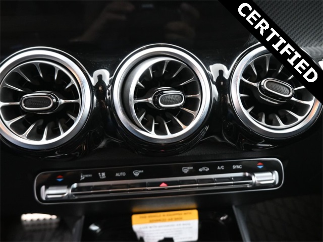 2024 Mercedes Benz GLB 250 photo 3