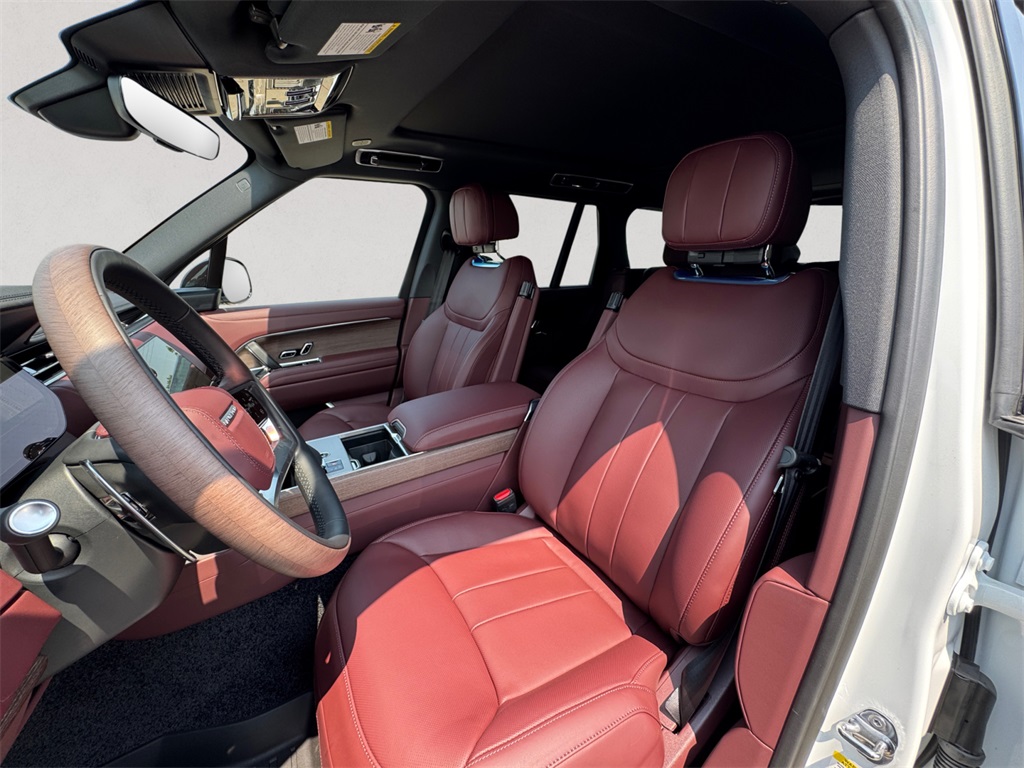 2025 Land Rover Range Rover SE photo 9