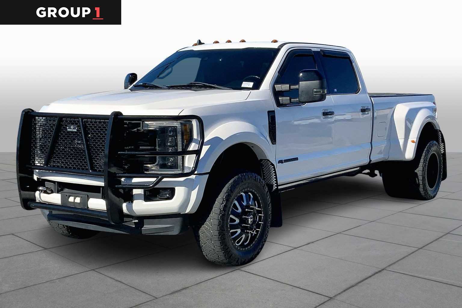 2019 Ford F-450 Super Duty Platinum's photo