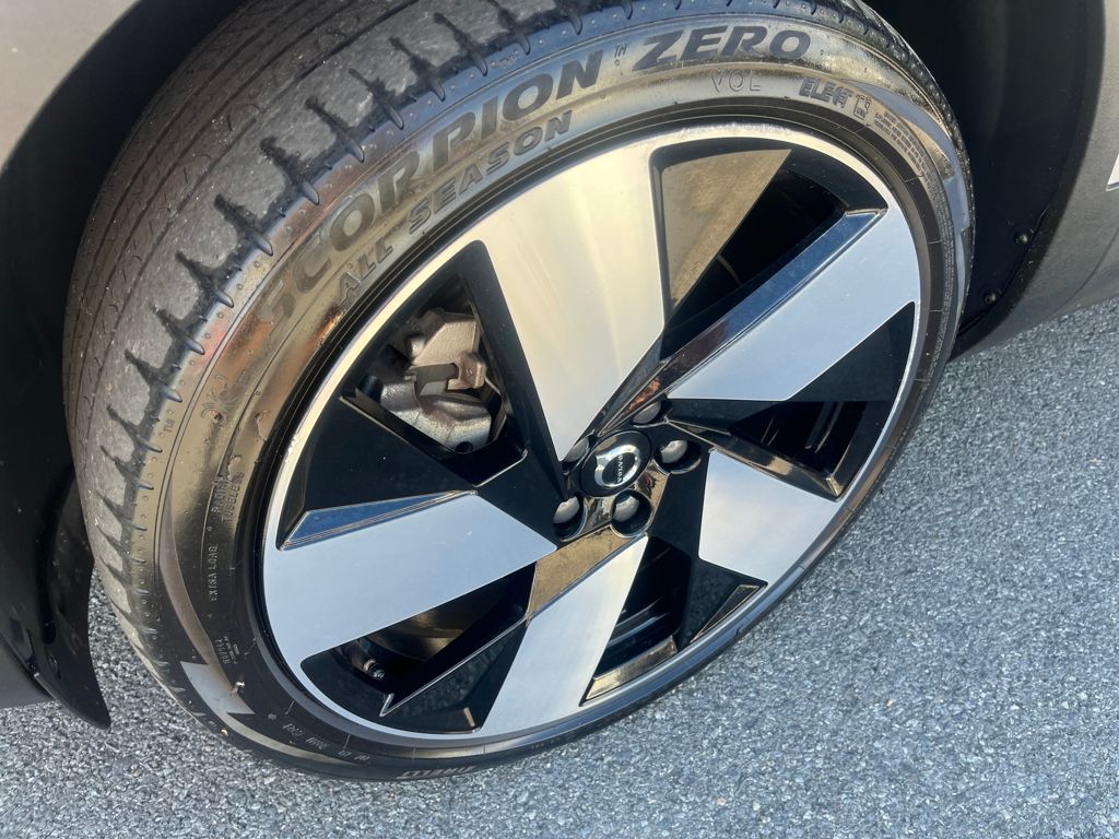 2023 Volvo XC40 Recharge Ultimate photo 2