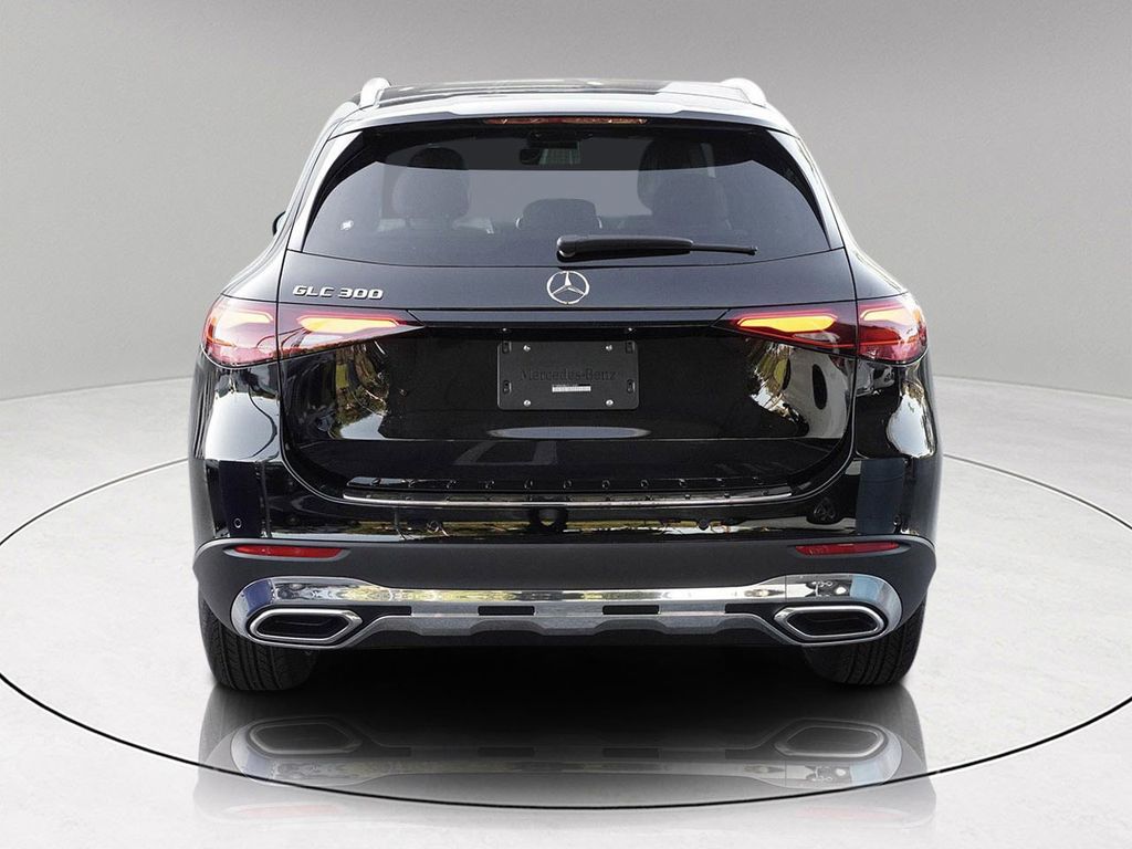 2026 Mercedes Benz GLC 300 photo 4
