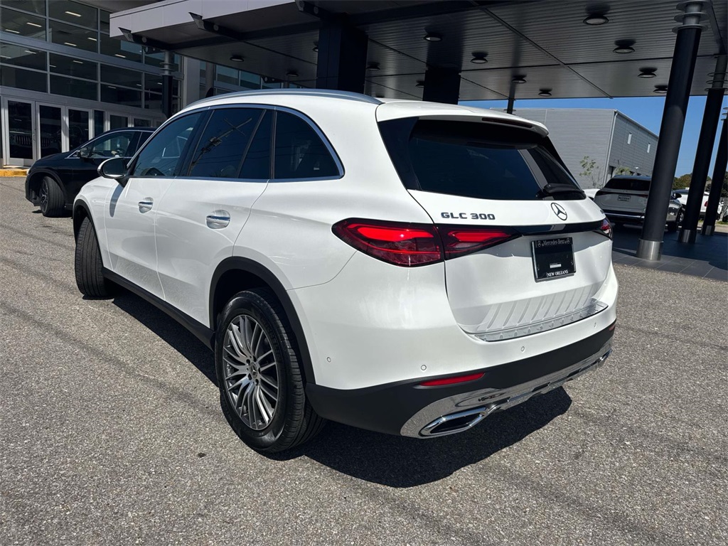 2025 Mercedes Benz GLC 300 4MATIC photo 3