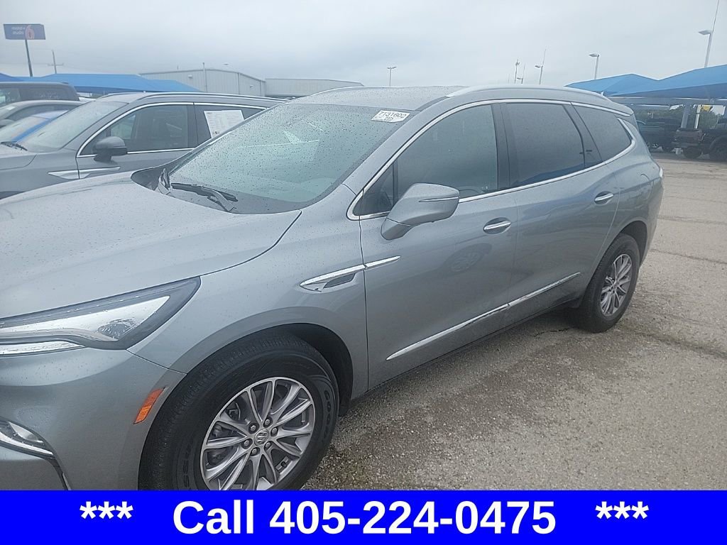 2024 Buick Enclave Premium photo 2