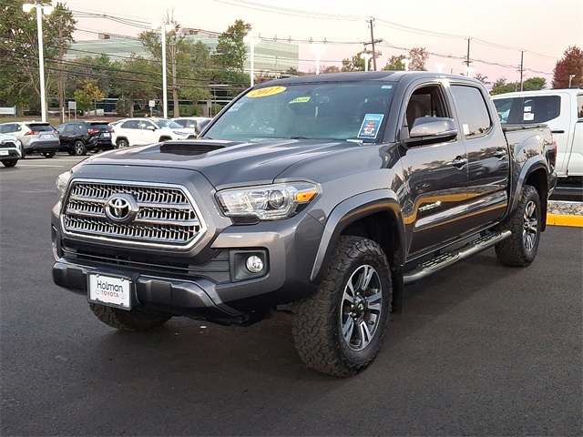 2017 Toyota Tacoma TRD Sport photo 4