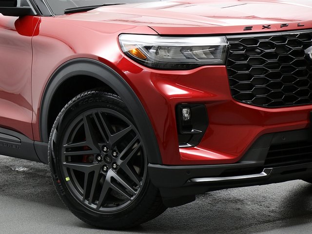2025 Ford Explorer ST photo 2