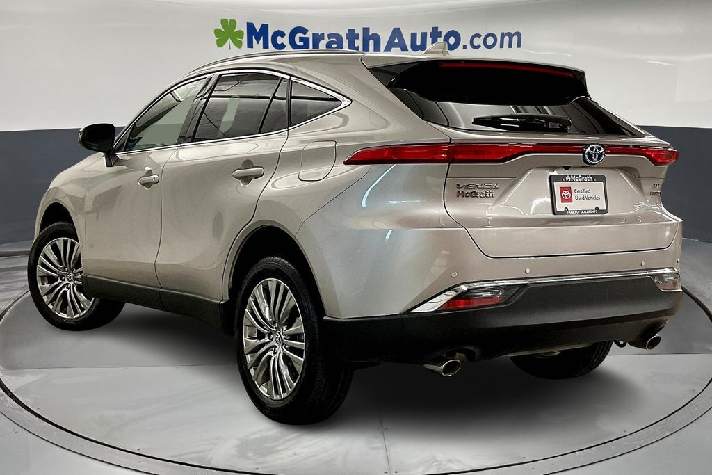 2022 Toyota Venza XLE photo 3