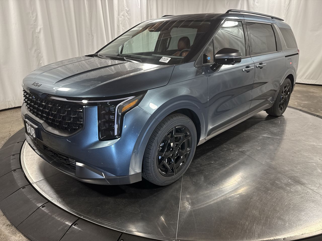 2026 Kia Carnival SX's photo