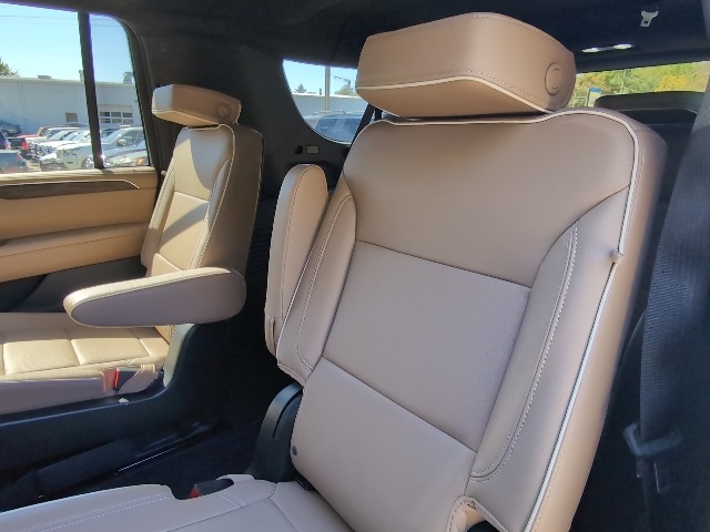 2024 Chevrolet Suburban Premier photo 35