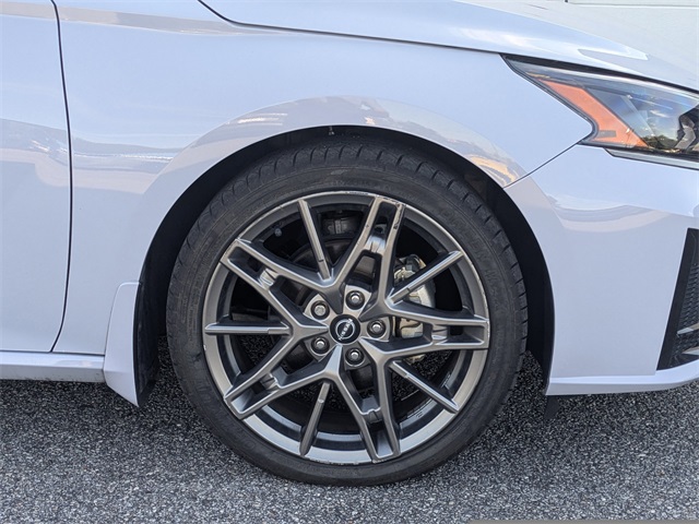 2024 Nissan Altima SR photo 11