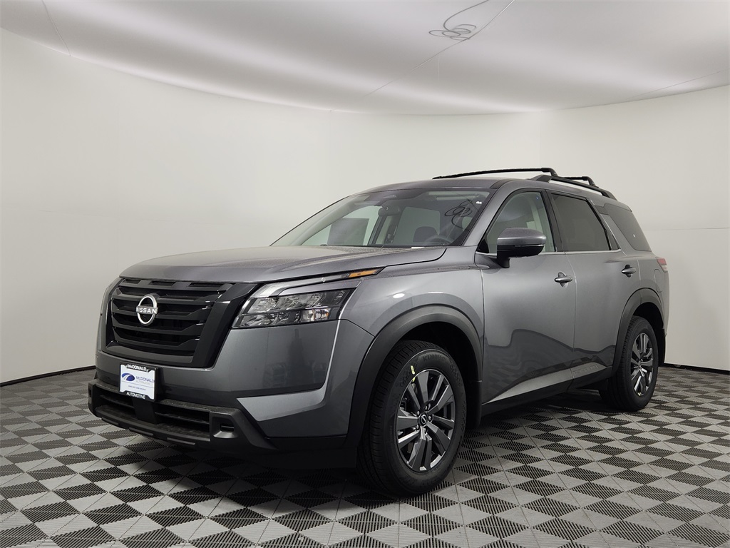 2025 Nissan Pathfinder SV's photo