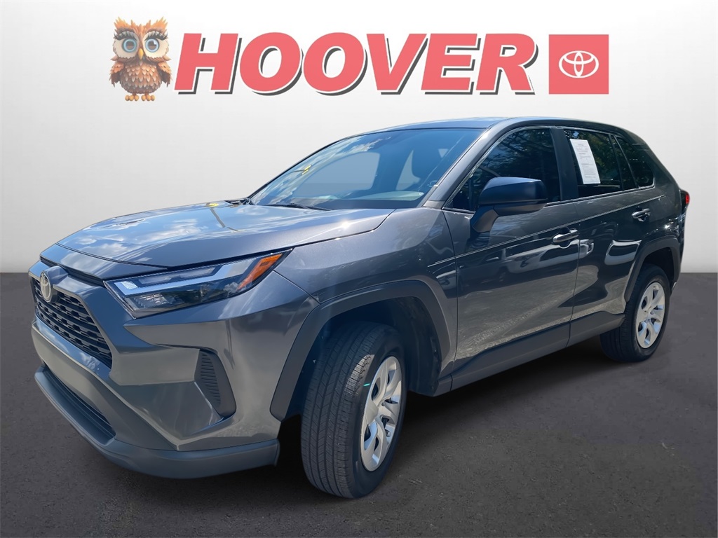 2025 Toyota RAV4 LE photo 4