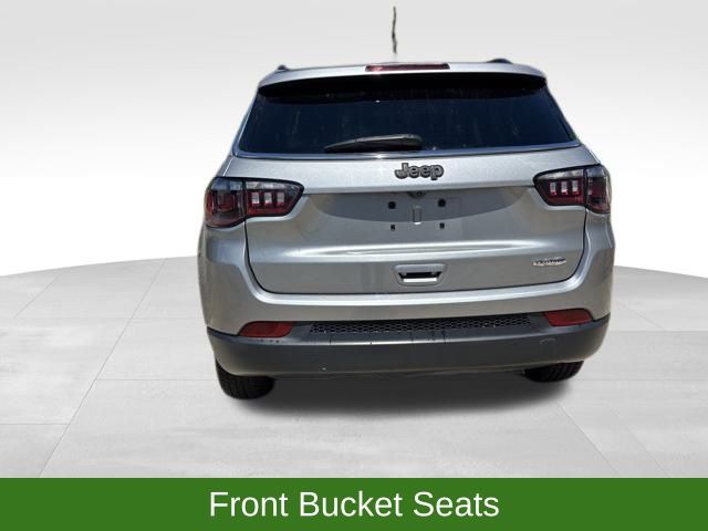 2022 Jeep Compass Latitude photo 3