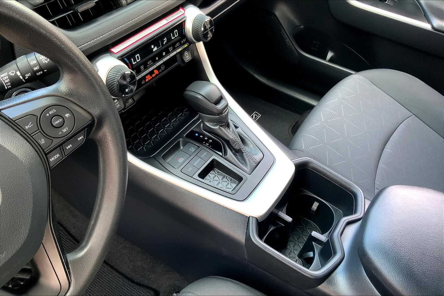 2024 Toyota RAV4 XLE photo 15