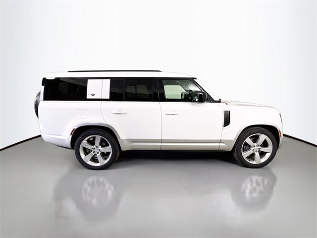 2023 Land Rover Defender 130 First Edition photo 4