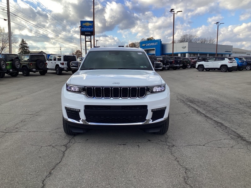 2025 Jeep Grand Cherokee Limited photo 2