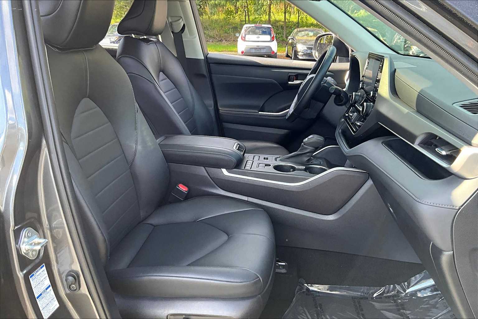 2022 Toyota Highlander XLE photo 8