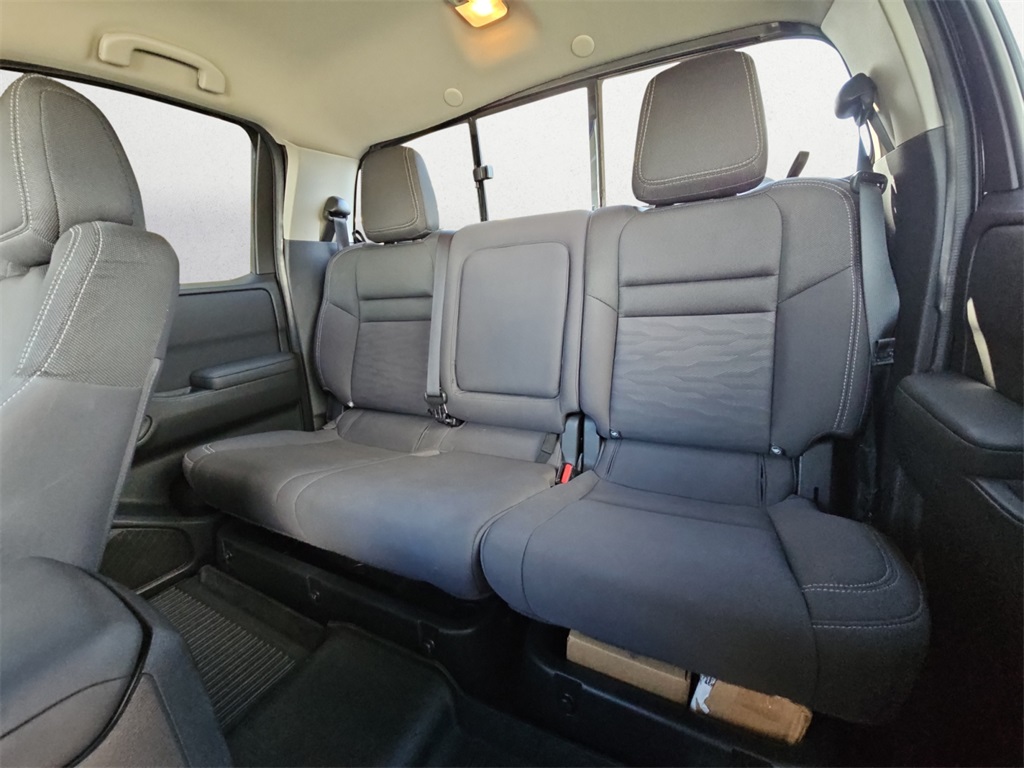 2022 Nissan Frontier Crew Cab photo 6