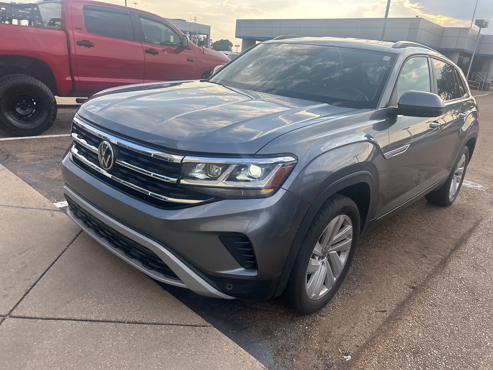 2020 Volkswagen Atlas Cross Sport V6 SE Technology photo 3
