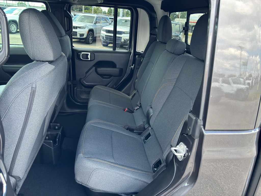 2025 Jeep Gladiator Sport photo 17