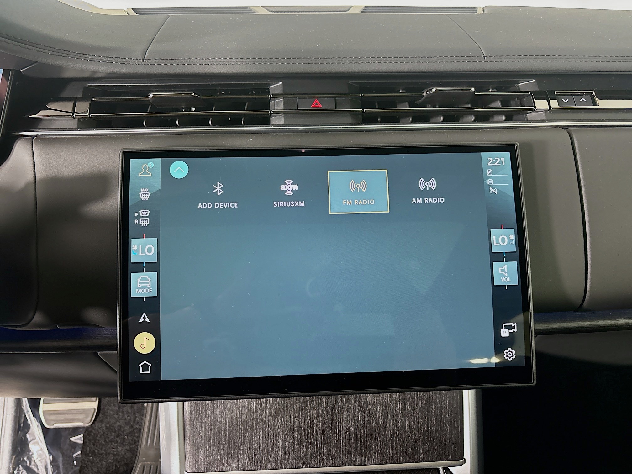 2025 Land Rover Range Rover SE photo 13