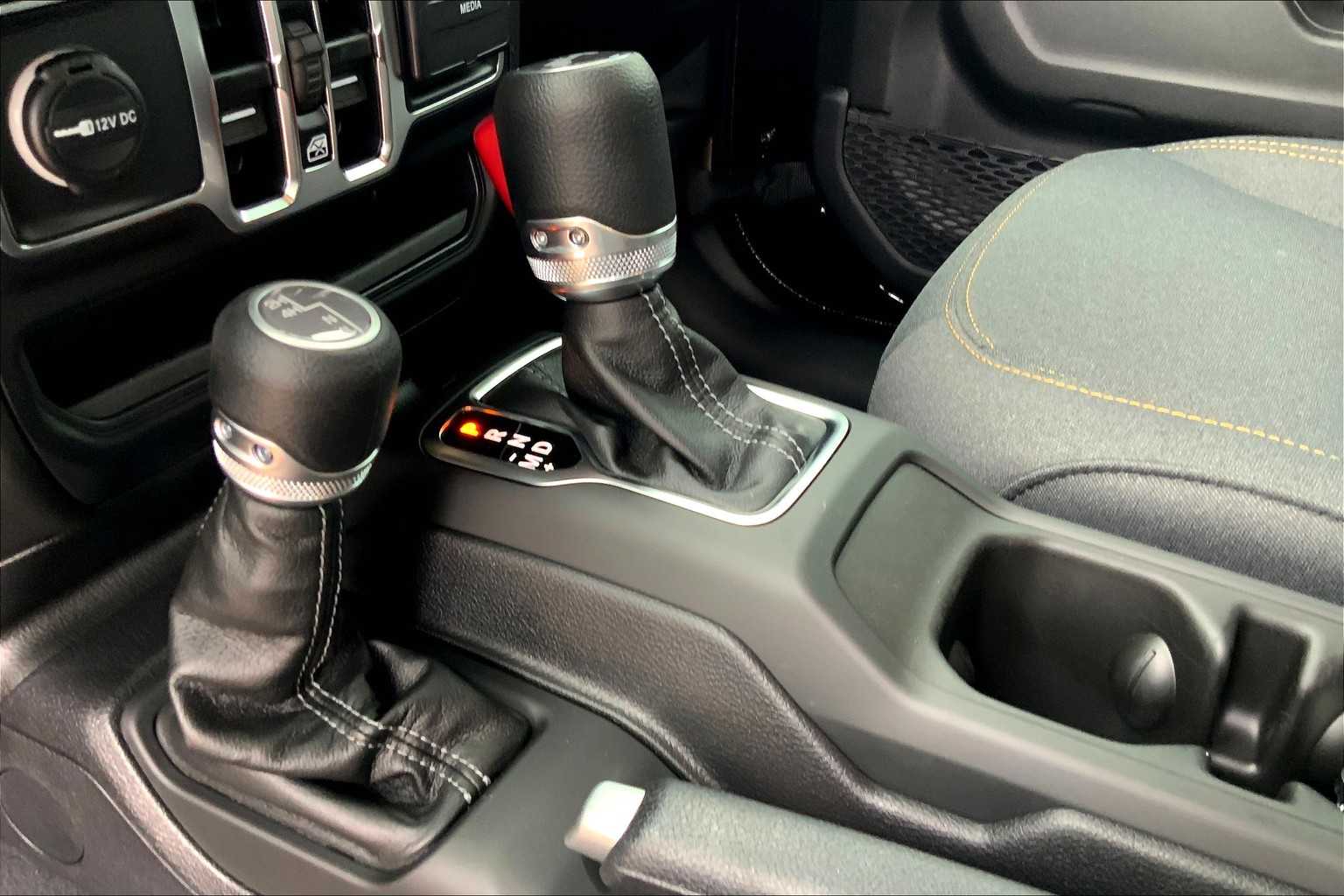 2025 Jeep Wrangler Sport S photo 7