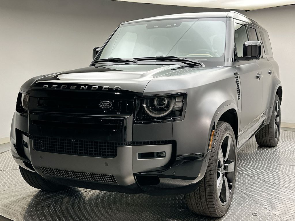 2026 Land Rover Defender V8's photo