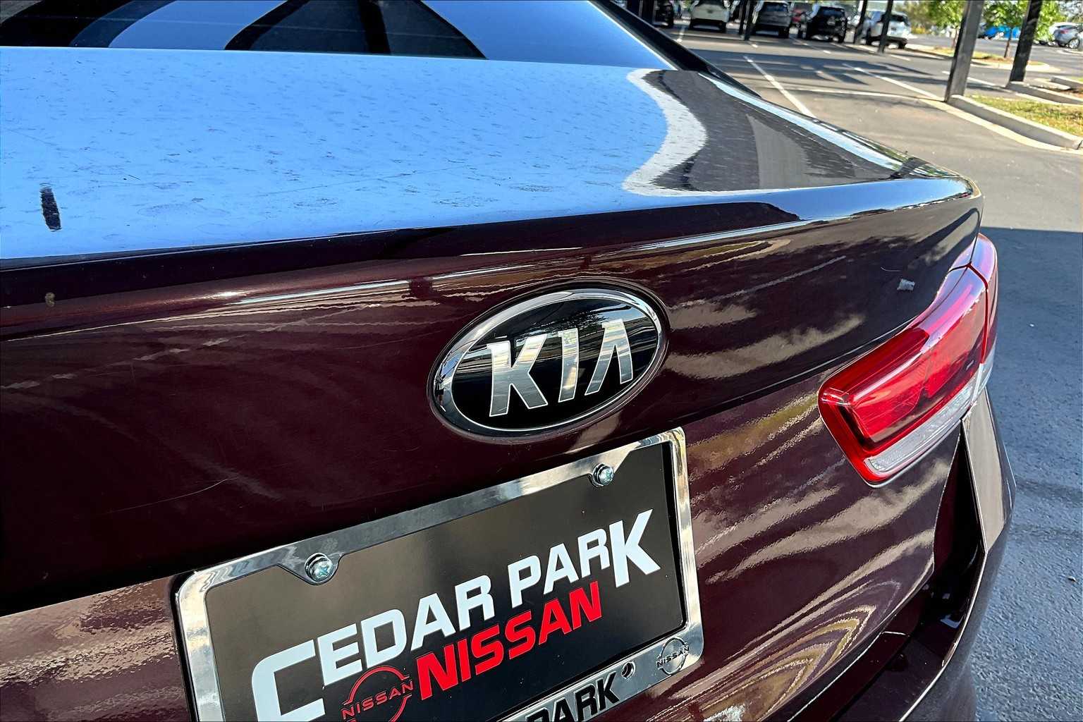 2017 Kia Optima LX photo 30