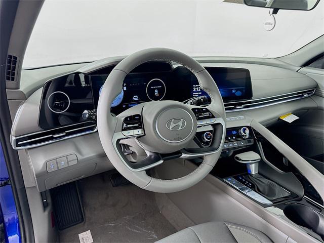 2025 Hyundai Elantra SEL Convenience photo 11