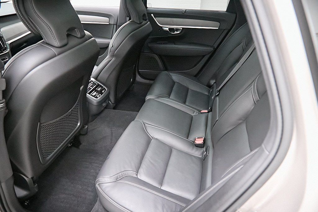 2026 VOLVO V90CC - Image 24