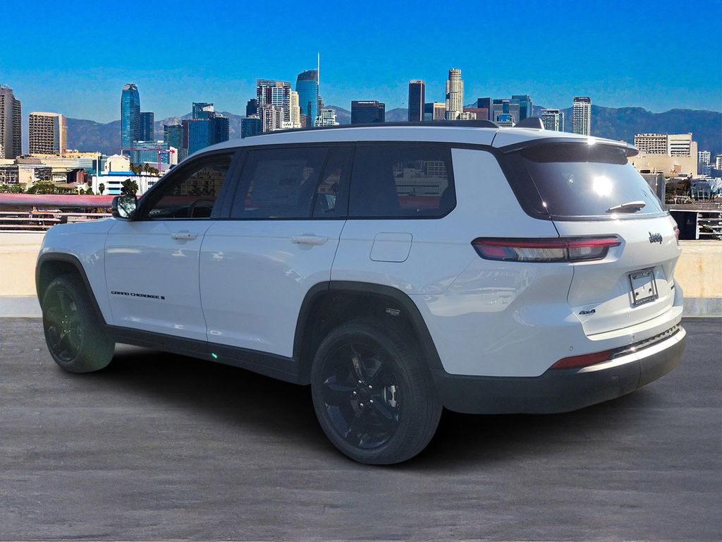 2025 Jeep Grand Cherokee Limited photo 2