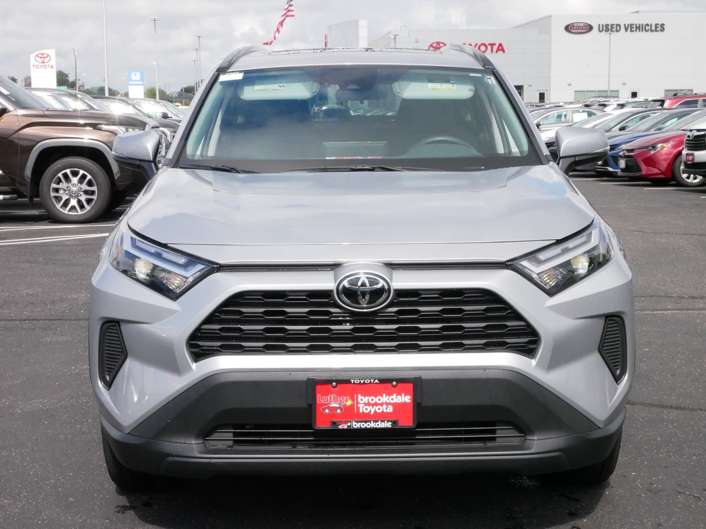 Used 2022 Toyota RAV4 XLE with VIN 2T3P1RFV8NW303601 for sale in Brooklyn Center, Minnesota