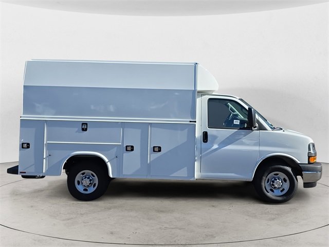 2025 Chevrolet Express Cutaway 3500 photo 4