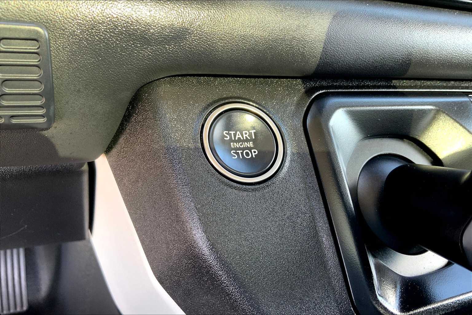 2023 Land Rover Defender SE photo 32