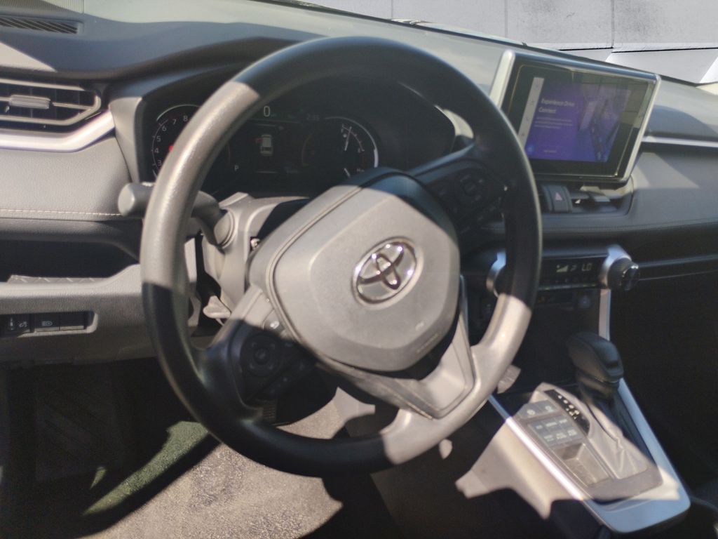2024 Toyota RAV4 XLE photo 9