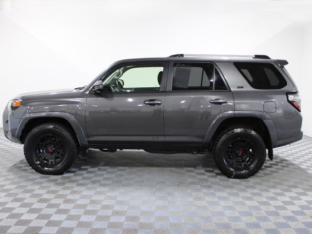 2019 Toyota 4Runner SR5 photo 2