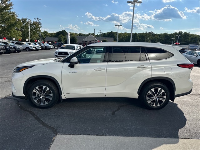2021 Toyota Highlander Hybrid XLE photo 3