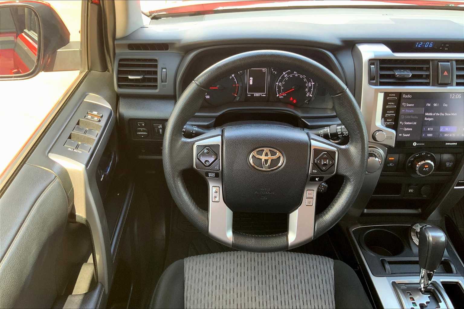 2021 Toyota 4Runner SR5 photo 3