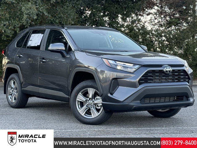 2025 Toyota RAV4 XLE's photo