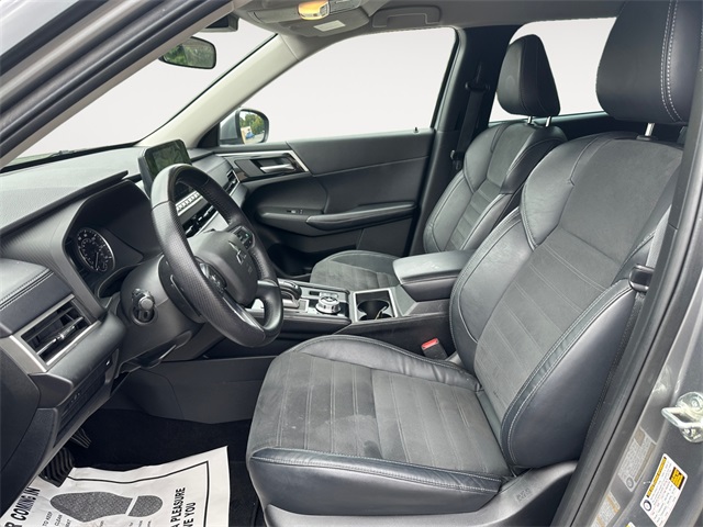 2023 Mitsubishi Outlander SE photo 9