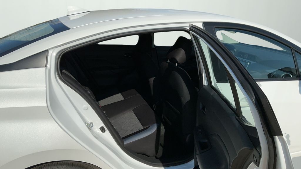 2025 Nissan Versa 1.6 SV photo 22