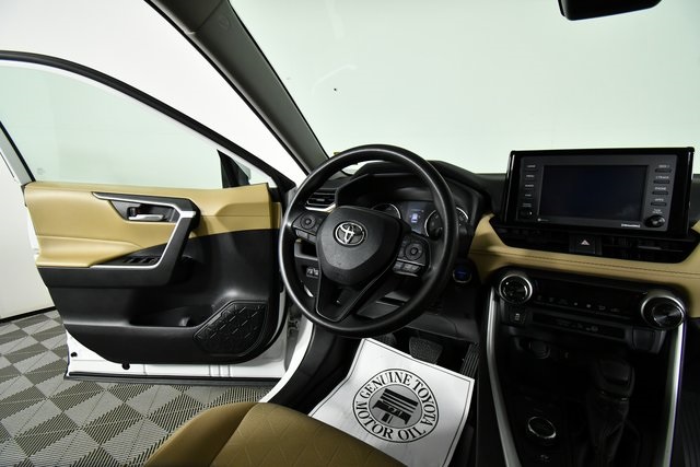 2022 Toyota RAV4 Hybrid XLE photo 18
