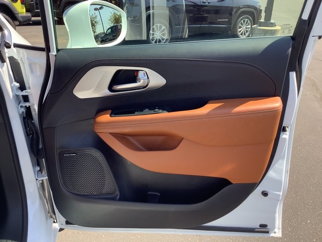 2024 Chrysler Pacifica Pinnacle photo 39