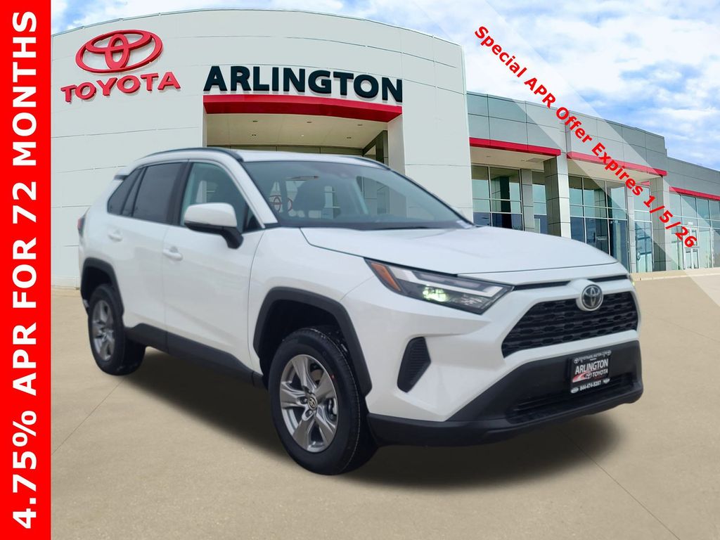 2025 Toyota RAV4 XLE's photo