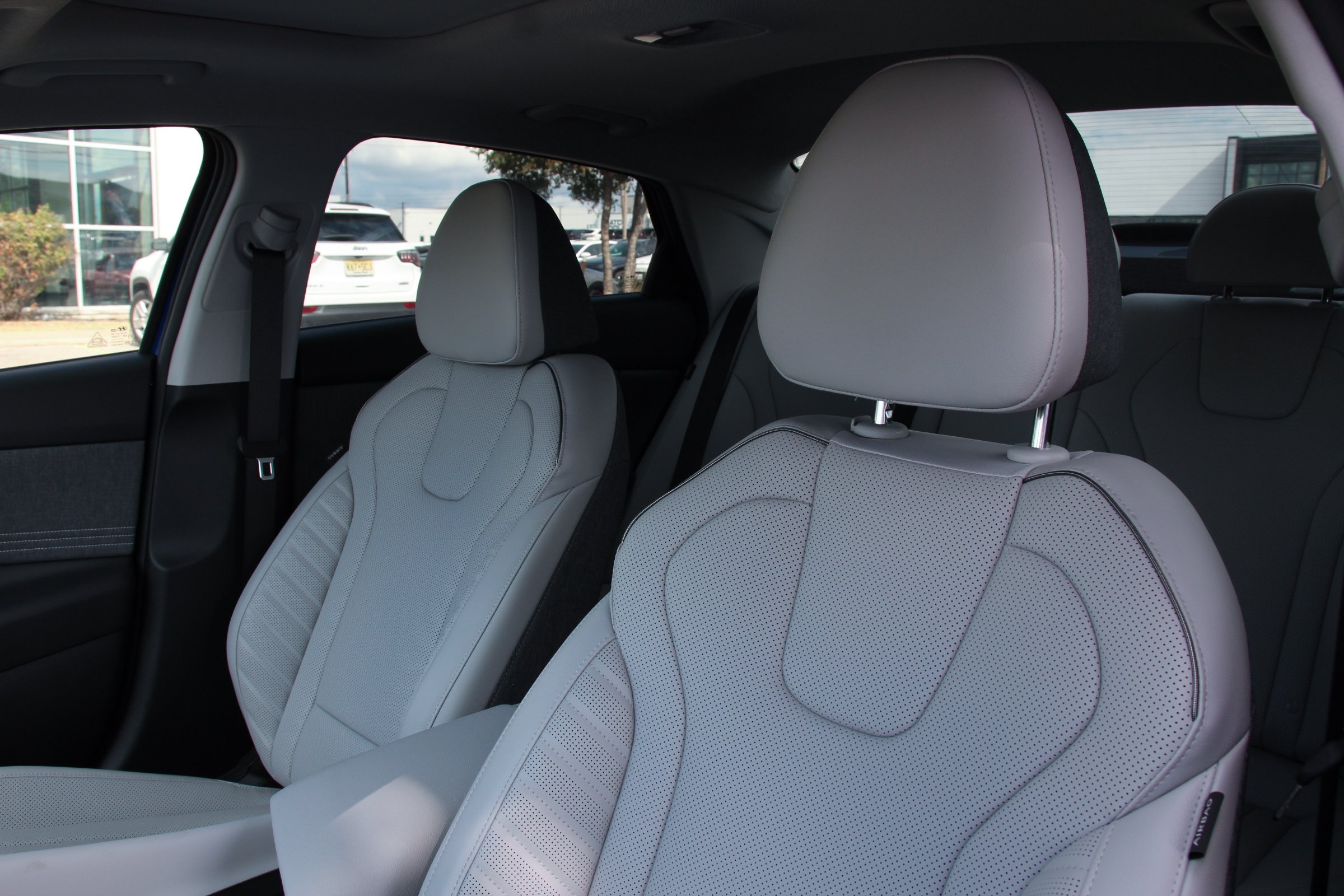 2025 Hyundai Elantra Limited photo 10
