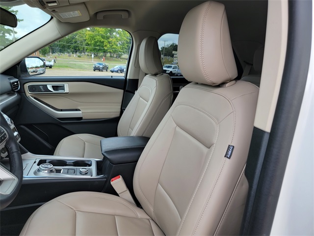 2023 Ford Explorer XLT photo 12