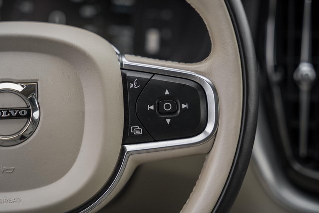 2019 Volvo XC60 T5 Momentum photo 25